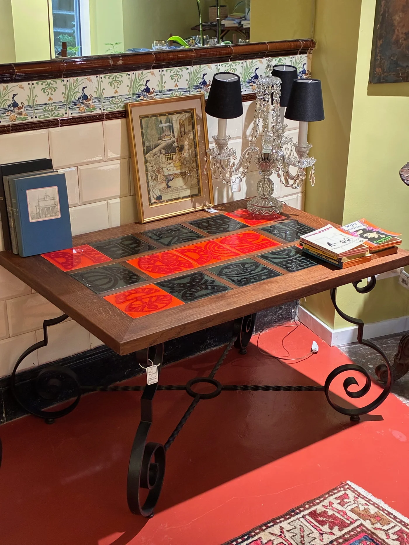Table basse en fer forgé et carreaux de céramique - Ht 56 x 99 x 69 cm 