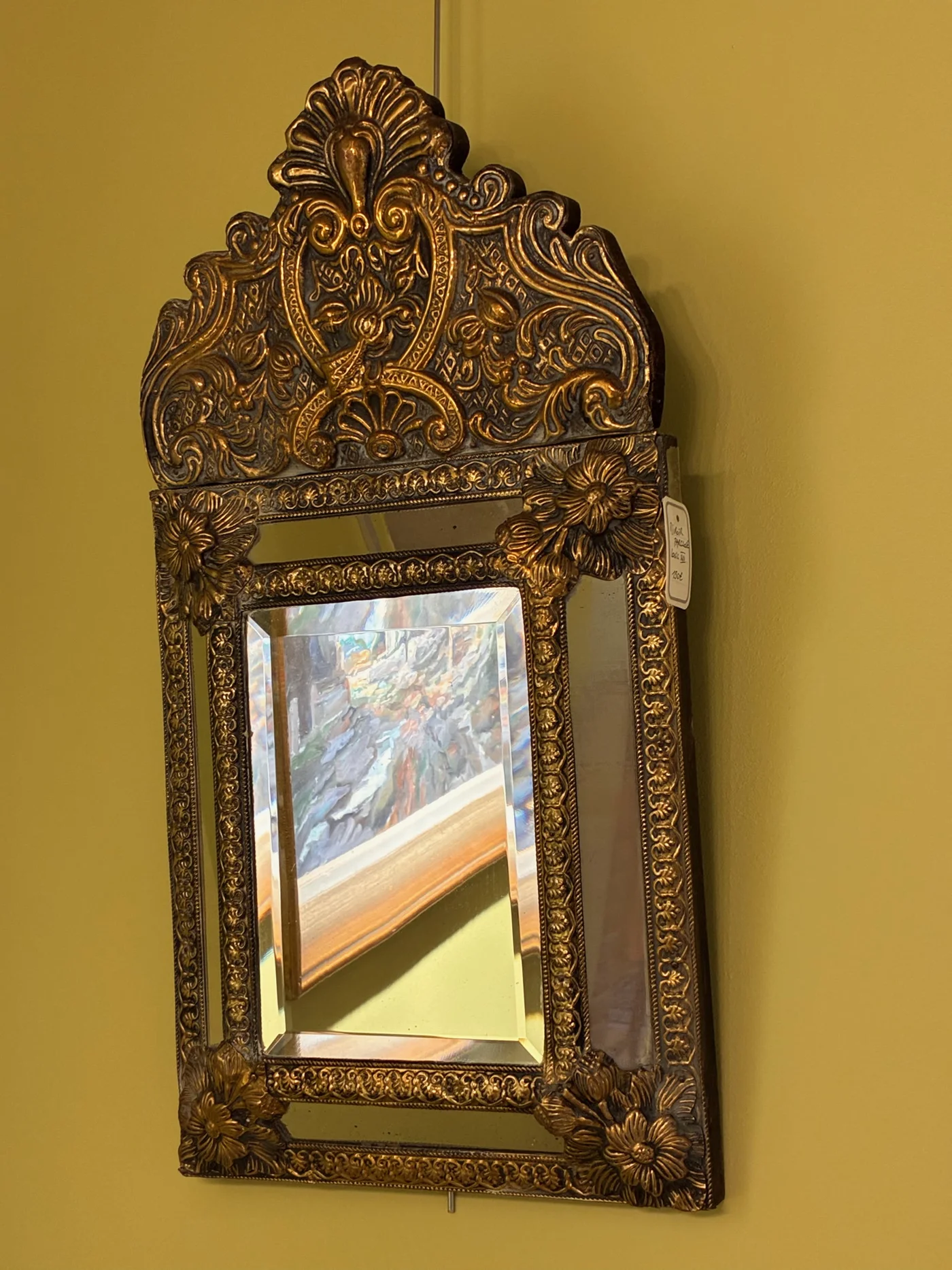 Miroir à parclose Louis XIII en ébène, cristal et laiton repoussé - Motifs de fleurs et de plantes - Ht 52 cm x 27 cm 