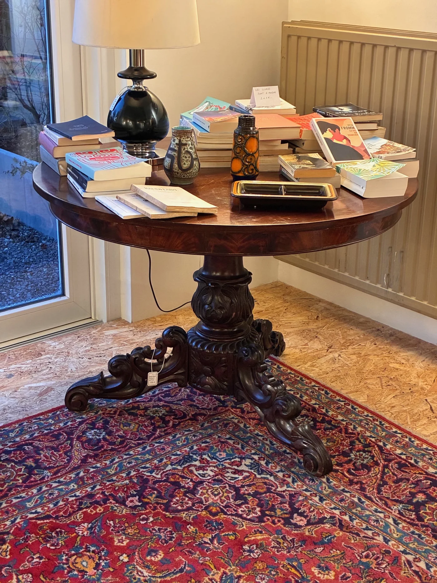 Table guéridon en acajou sculpté 19e - Ø 105cm