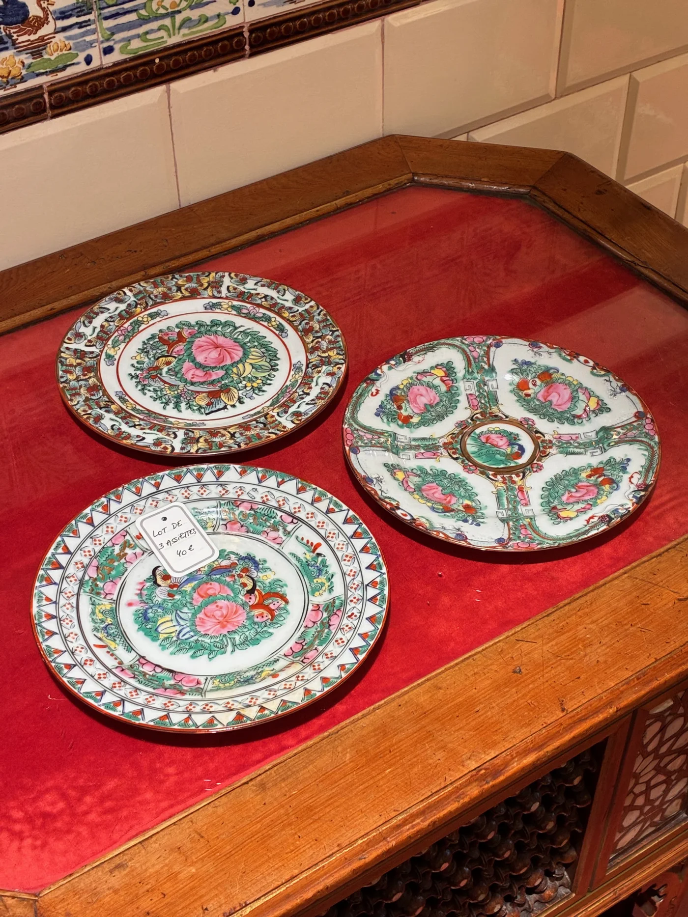 Porcelaine asiatique, lot 3 petites assiettes 