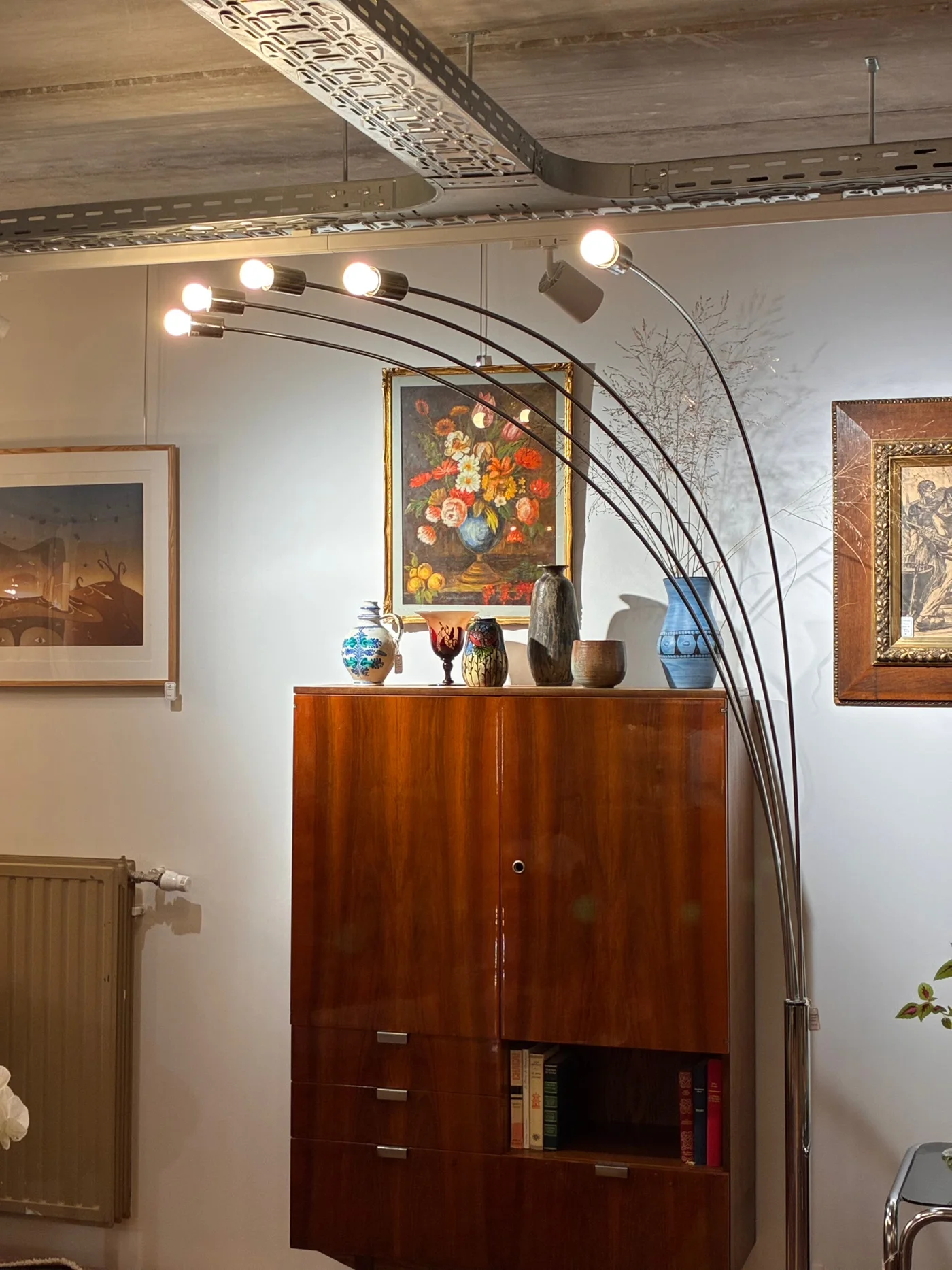 Lampadaire en métal chromé à 5 lumières, base ronde en marbre