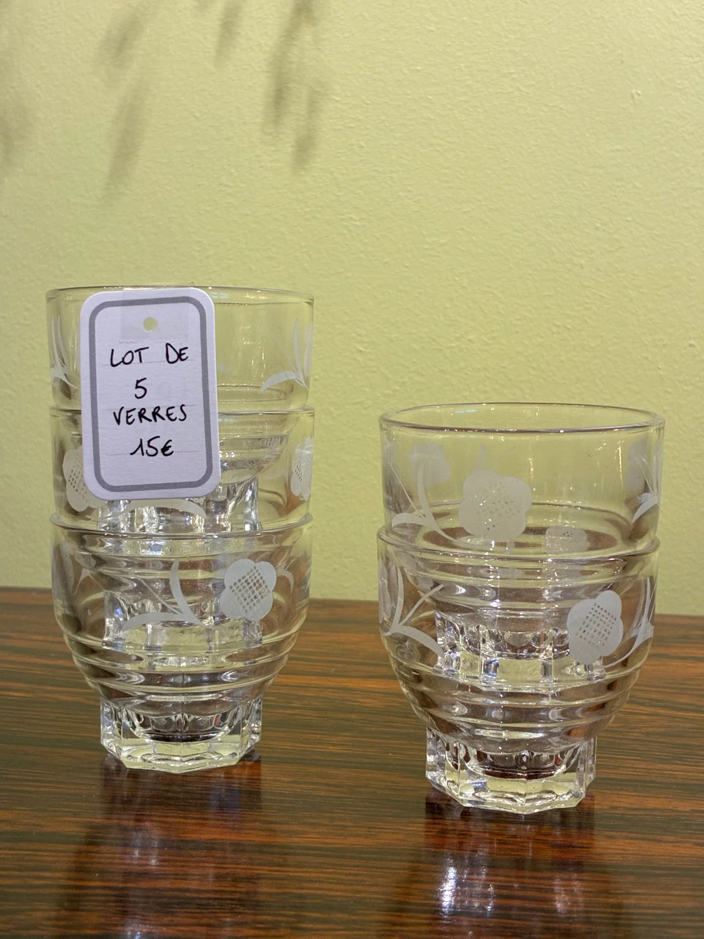 Verres (5) petits à liqueur avec petites fleurs gravées 