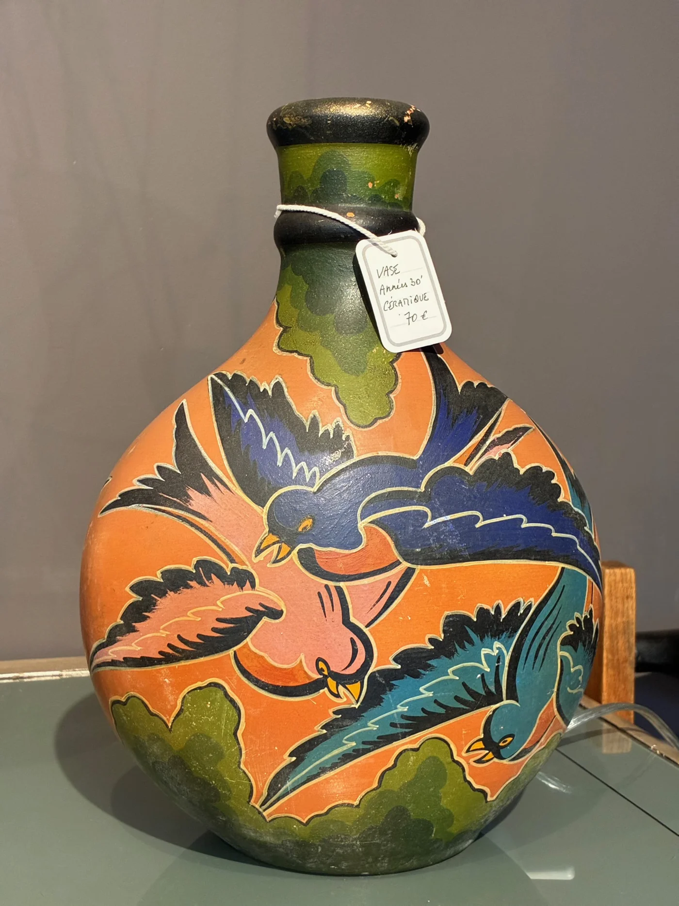 Vase à décor d'oiseaux stylisés peints, dans le style Boch Keramis - 1930s - Ht 30 cm 
