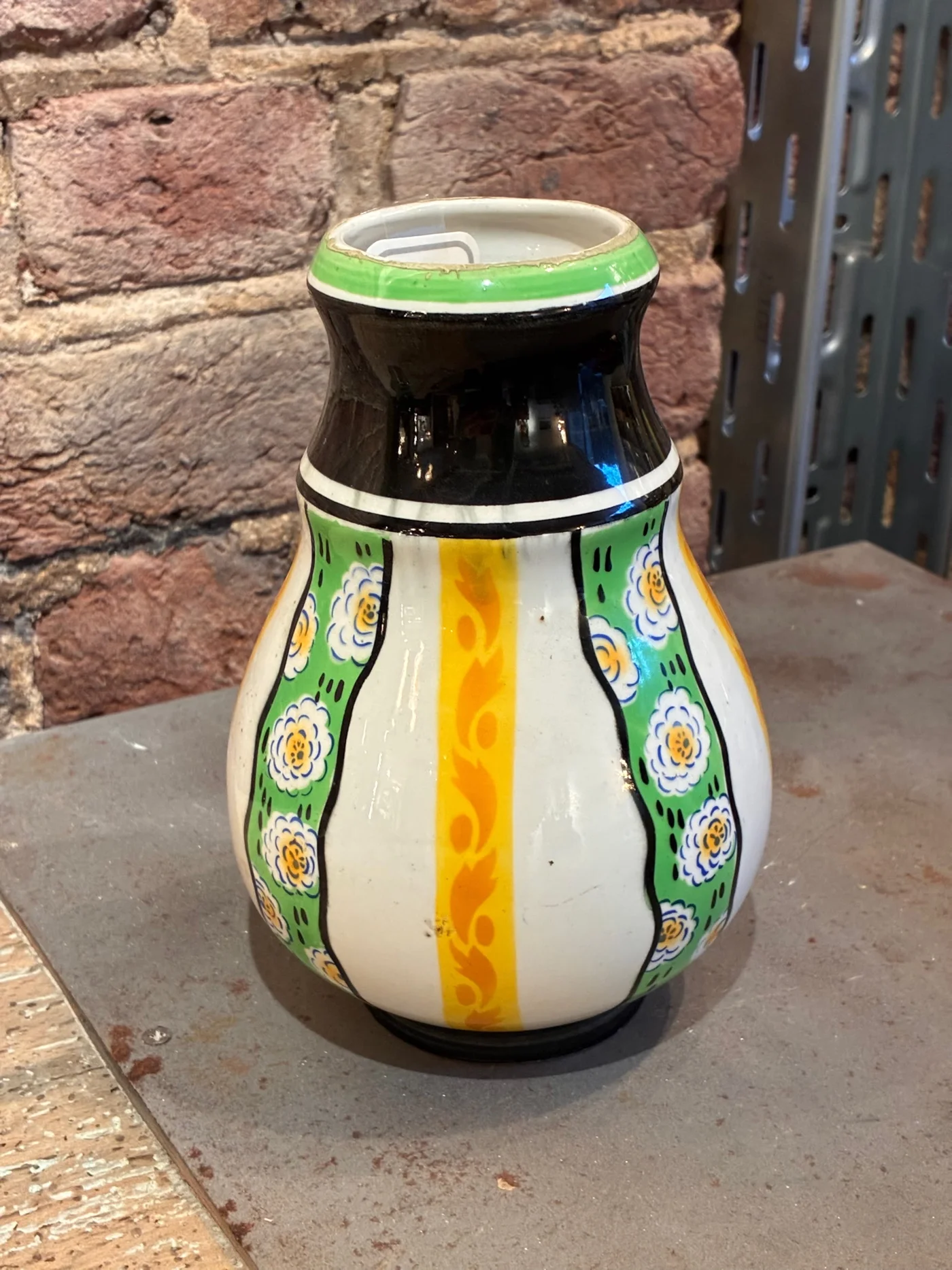 Vase vintage style 1920, décor floral et géométrique 