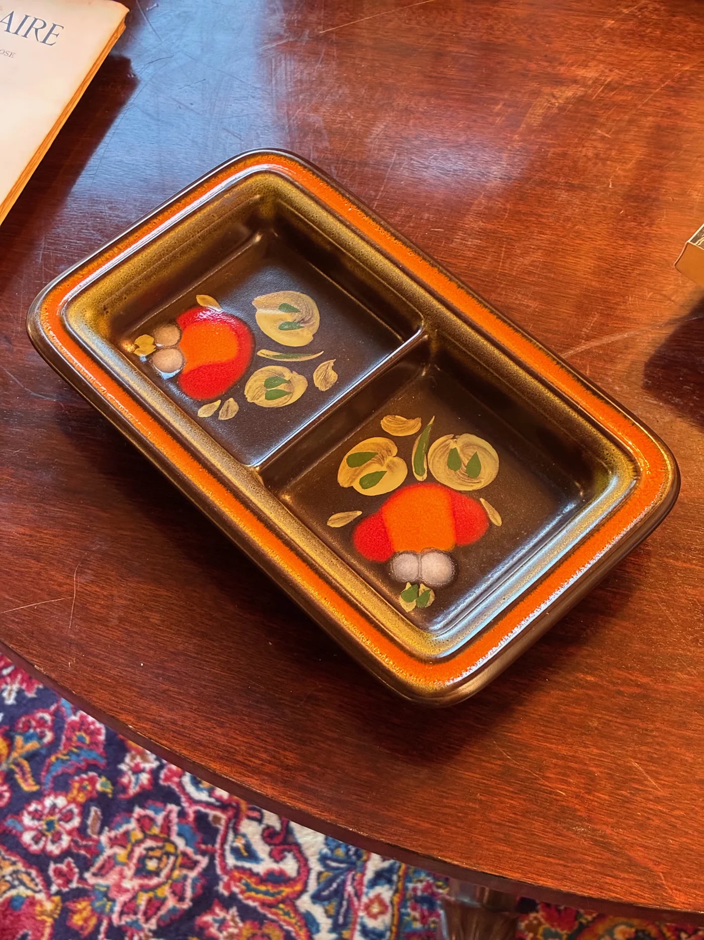 Plat en céramique, à motifs fruits et fleurs oranges, type Herbolzeimer (German pottery) - 1970s