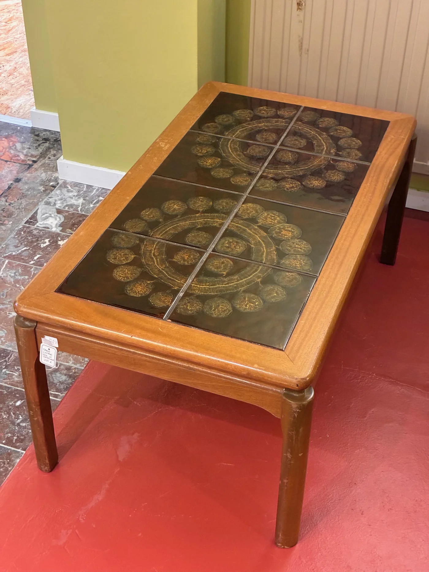 Table basse de salon, vintage, en teck et pavés de céramique vernissée - Probablement origine scandinave - 1970's - 92 x 52 cm