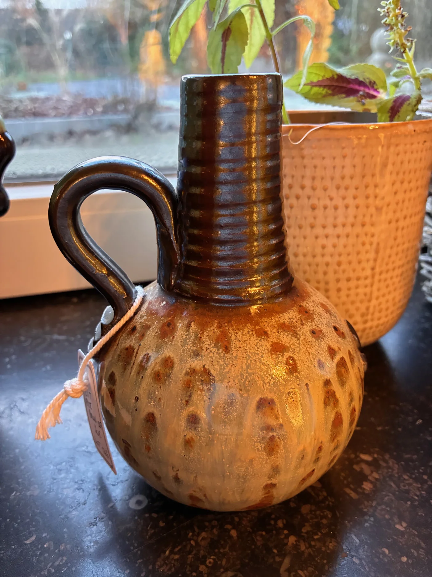 Petit vase céramique brun (anse) 