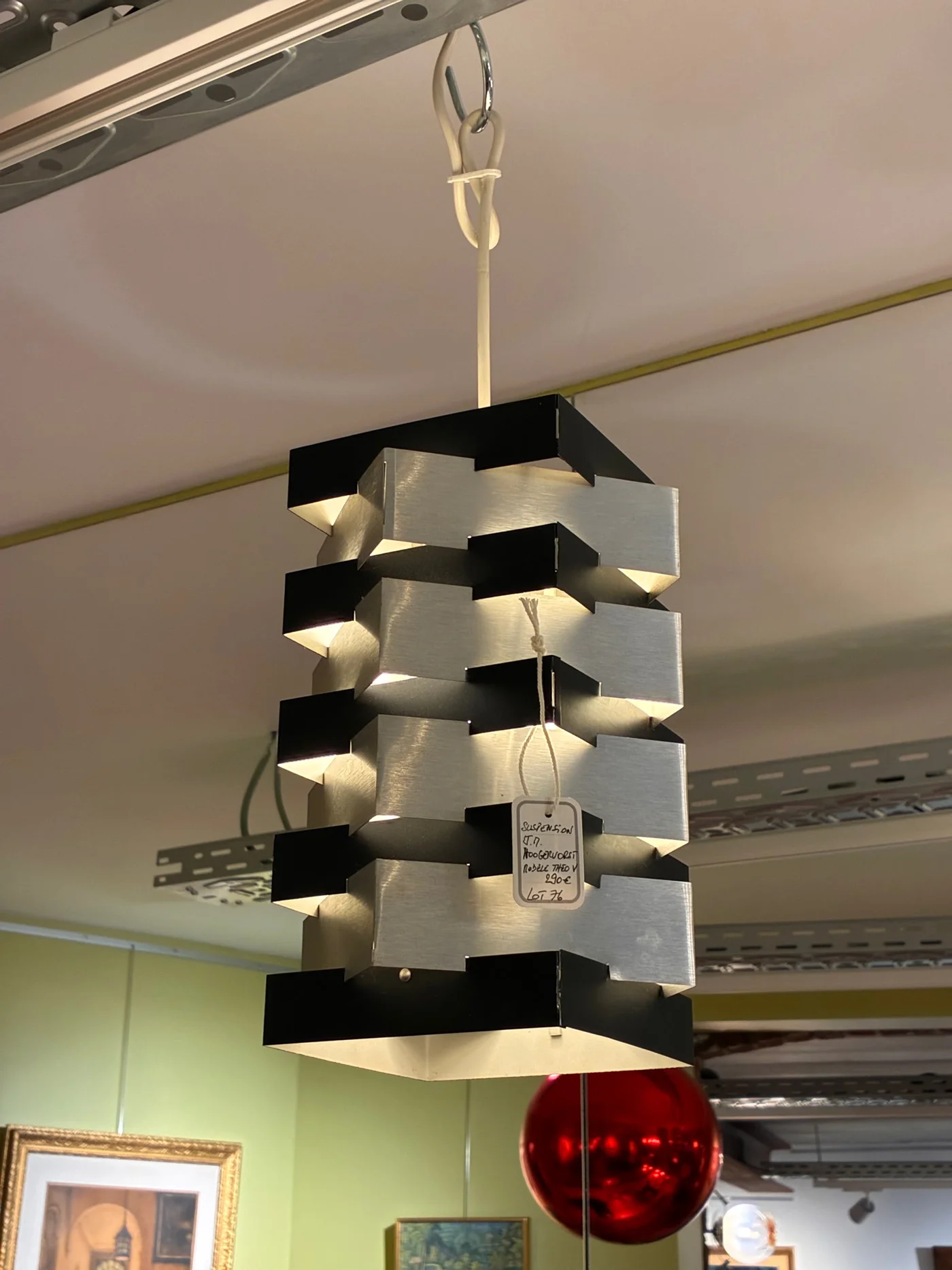 Suspension Joseph Maria Hoogervorst / Johannes - Modèle Theo V, constituée de 9 carrés supersposés en aluminium brossé et laqué noir - Ht 28 cm