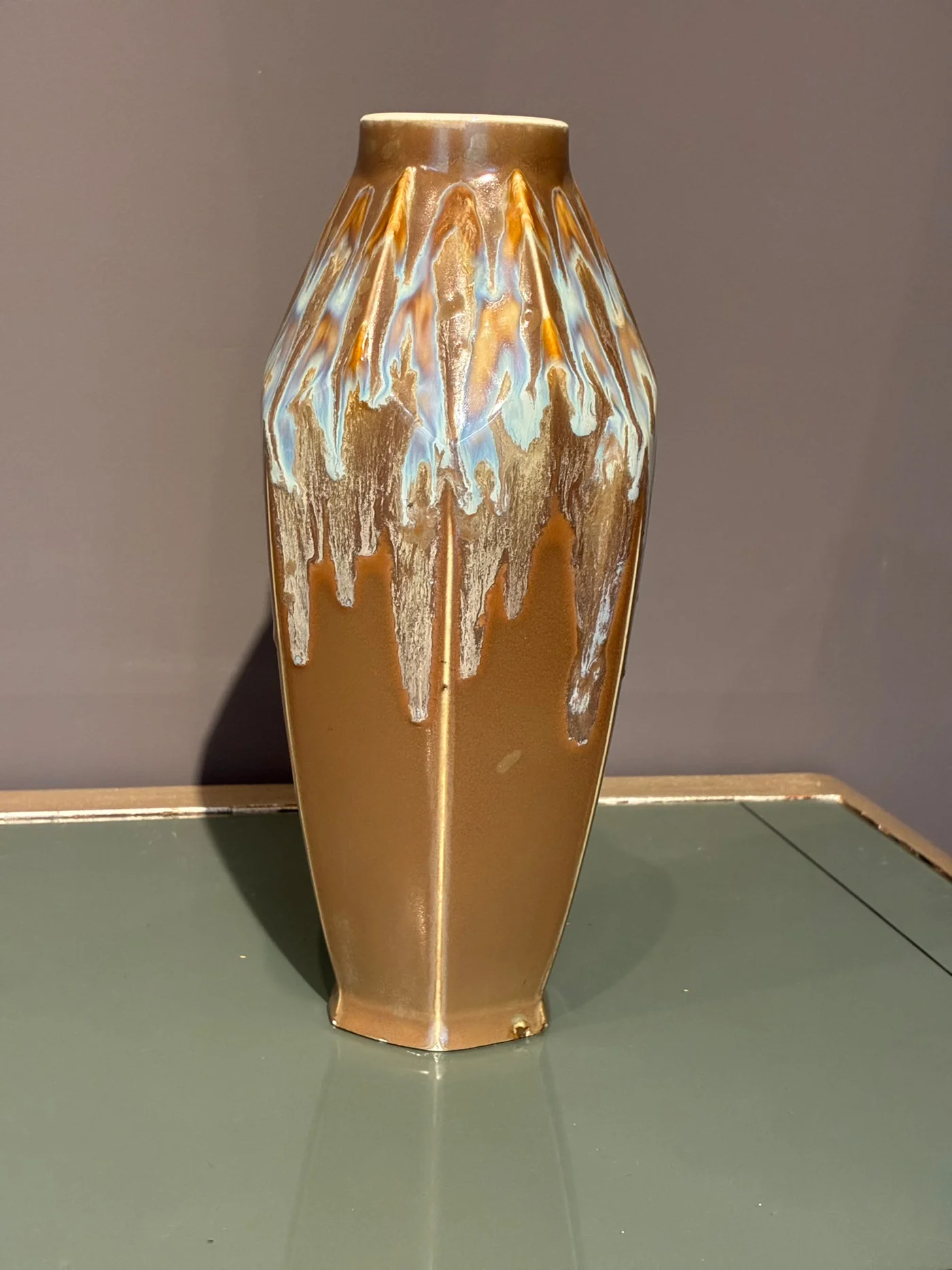 Vase en faïence émaillé de style Art déco 