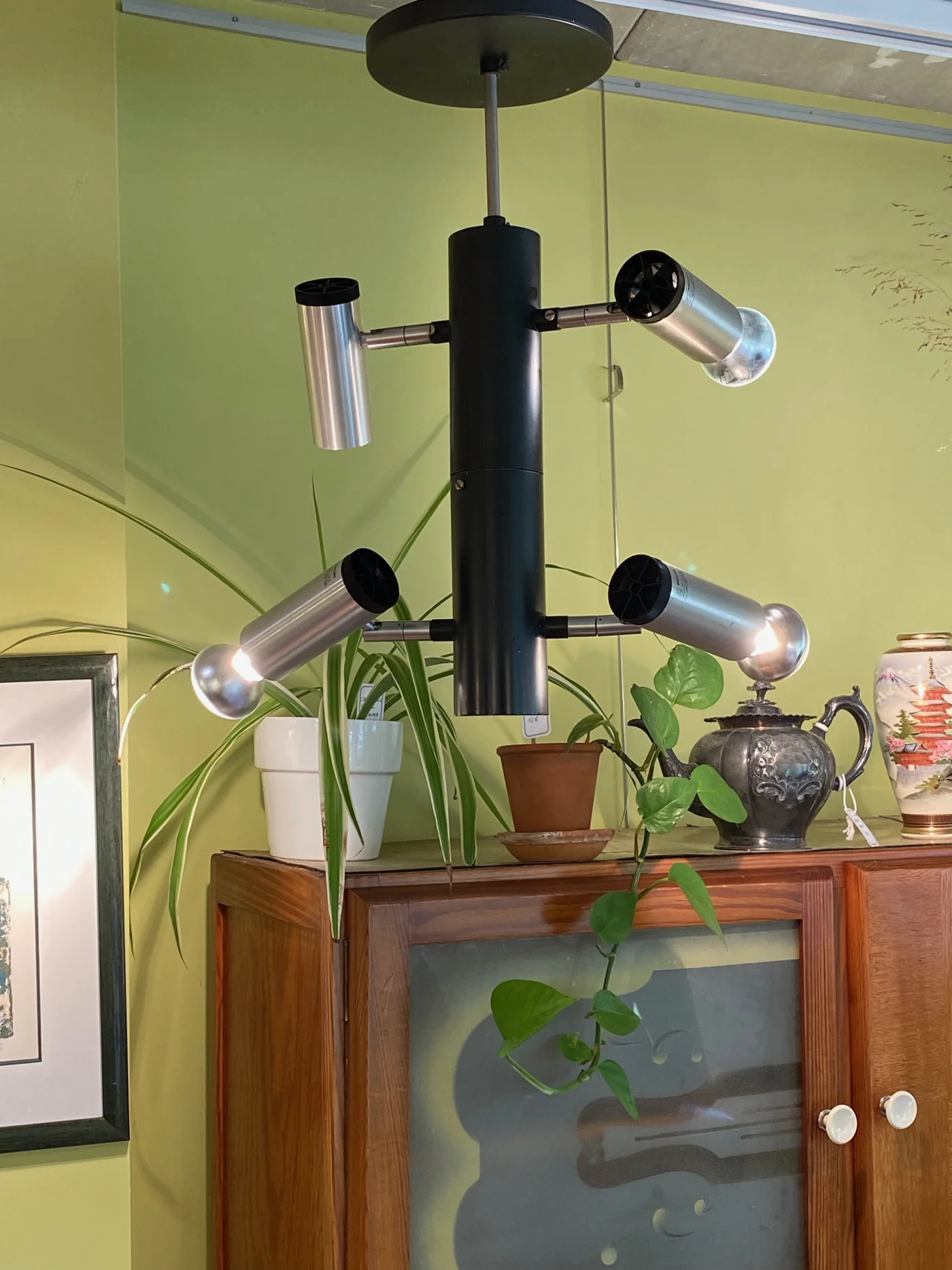 Paire de suspensions vintage (spots): plafonnier Philips minimaliste des années 1960 à 4 spots orientables, conçu sous la direction artistique de Louis Kalff - Ht 50cm