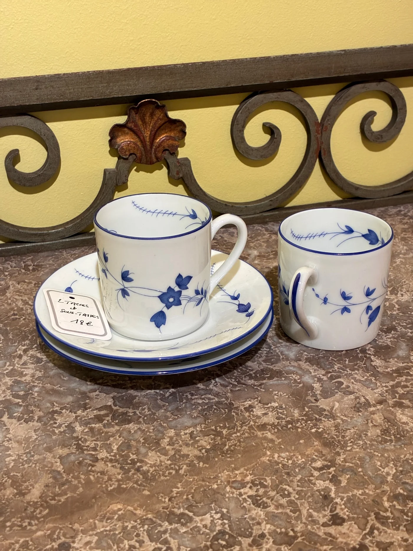 Lot de 2 tasses et sous tasses à fleur bleues - Bernardaud Limoges 